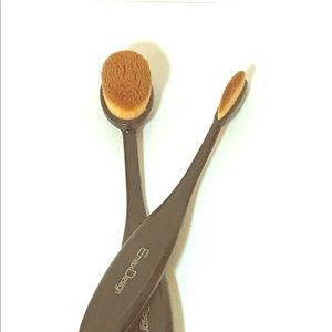 Set of two EmaxDesign oval brushes